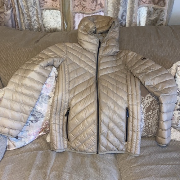 🧁EUC Michael Kors Packable Down Fill Hooded Jacket - Picture 9 of 9